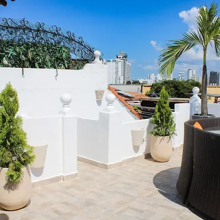 Luxury Penthouse & Jacuzzi Rooftop *